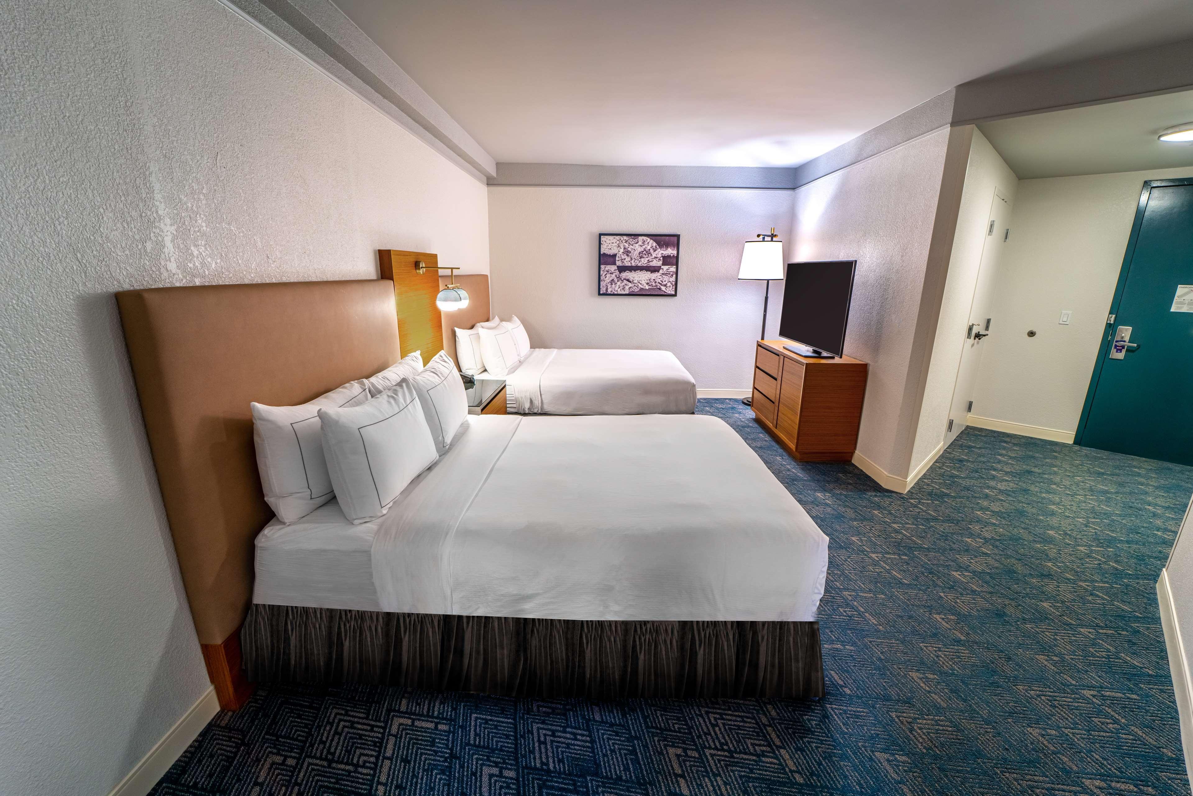 Doubletree By Hilton Tampa Rocky Point Waterfront Hotel Exterior foto