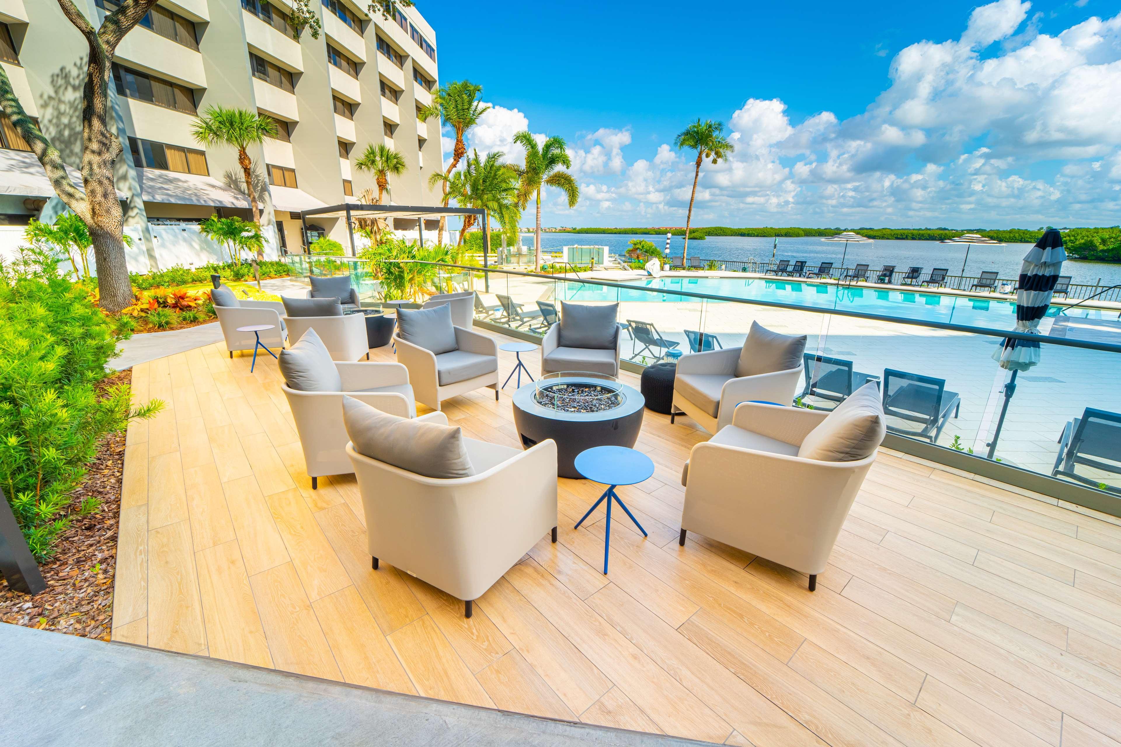 Doubletree By Hilton Tampa Rocky Point Waterfront Hotel Exterior foto