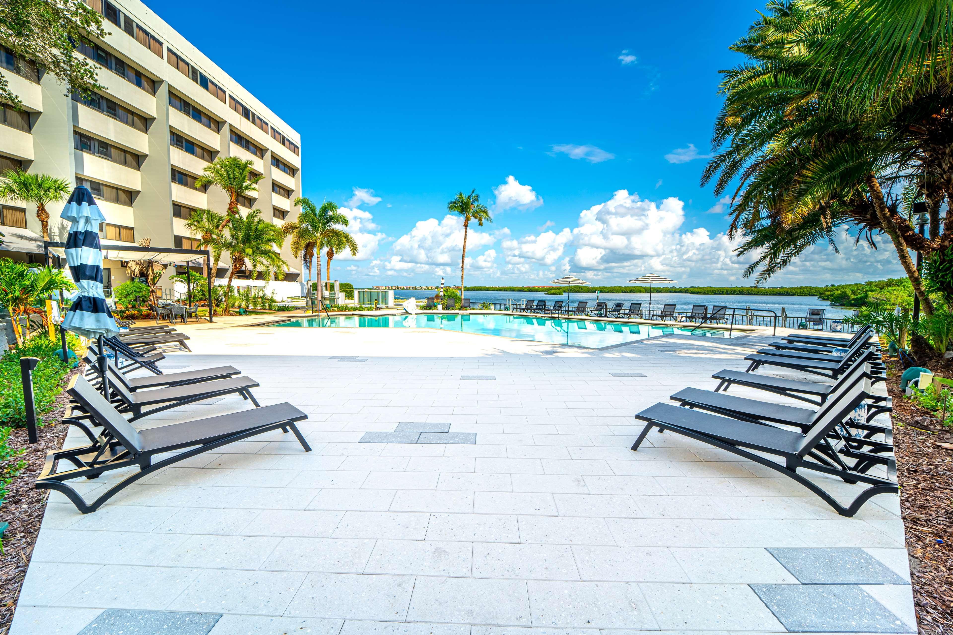 Doubletree By Hilton Tampa Rocky Point Waterfront Hotel Exterior foto