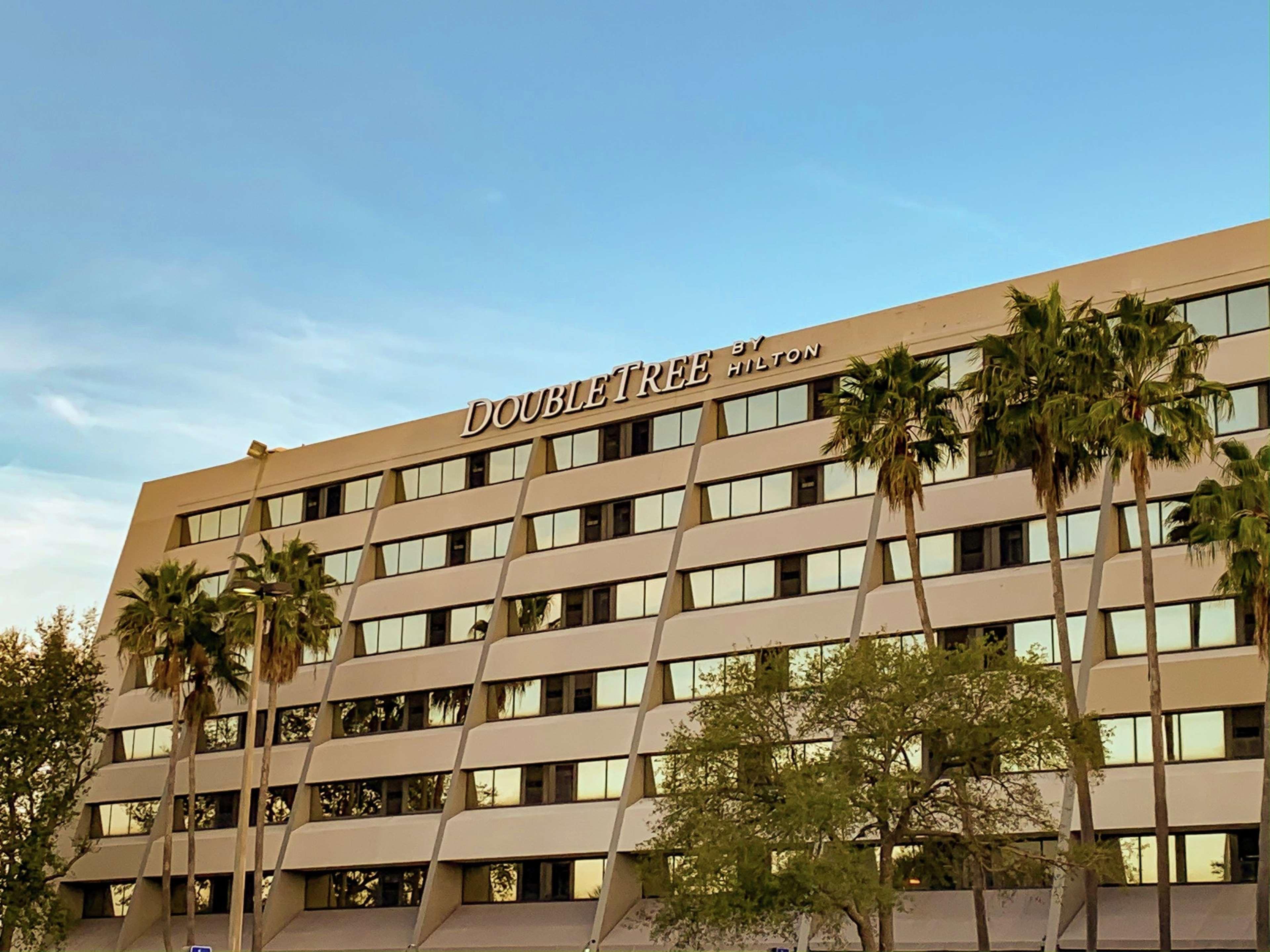 Doubletree By Hilton Tampa Rocky Point Waterfront Hotel Exterior foto