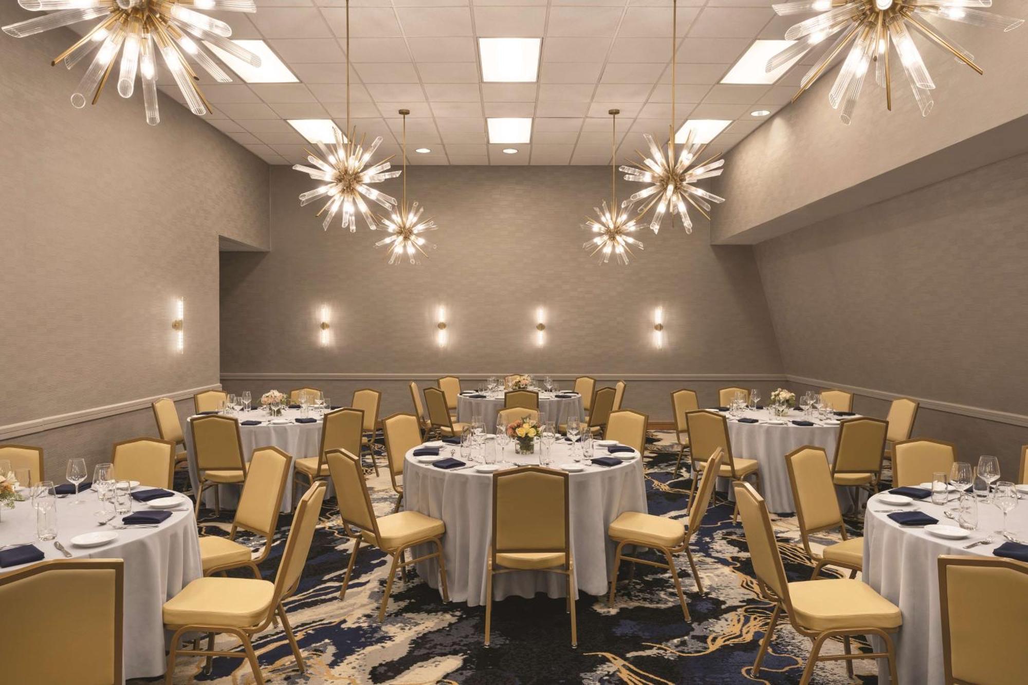 Doubletree By Hilton Tampa Rocky Point Waterfront Hotel Exterior foto