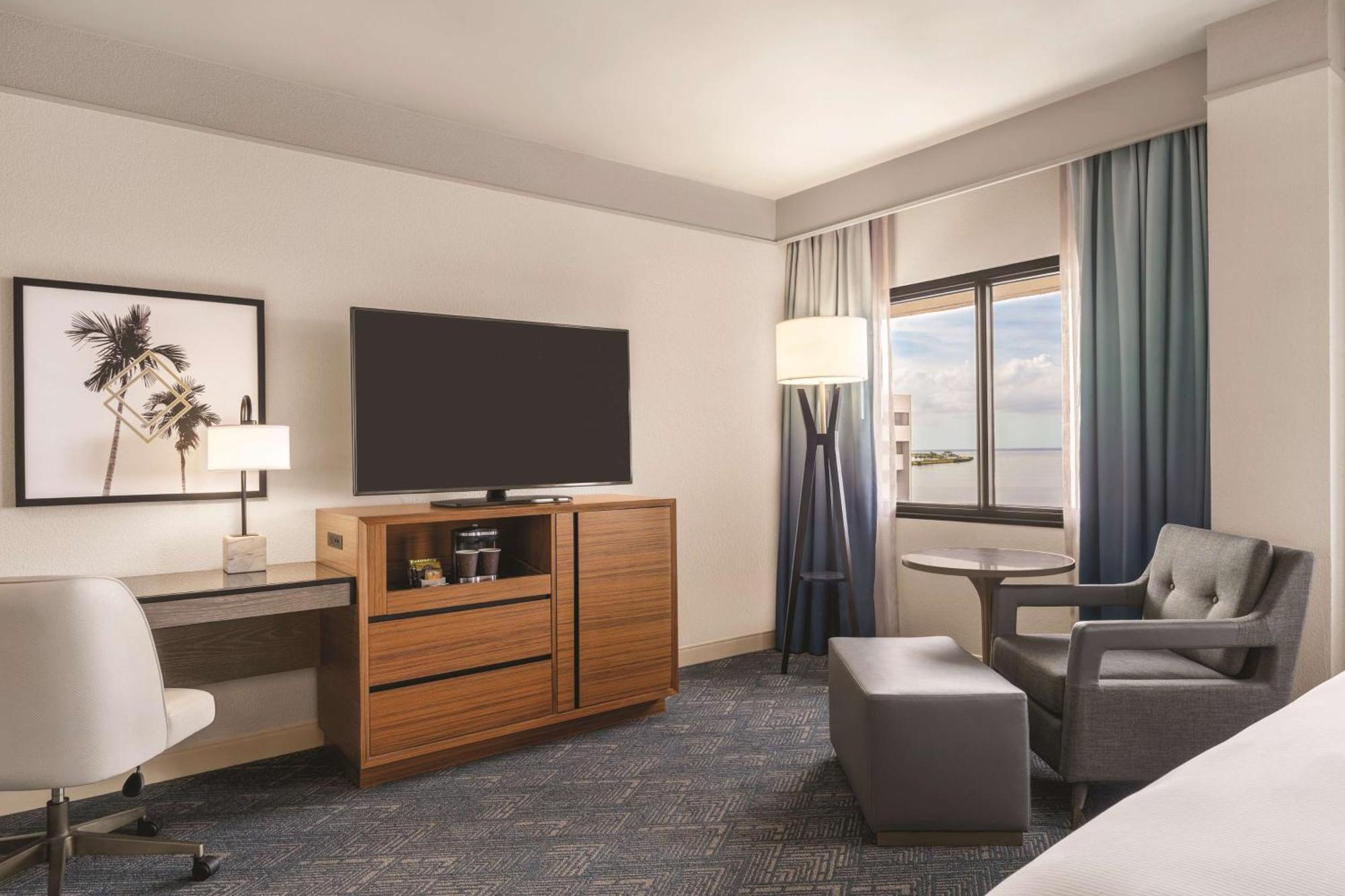Doubletree By Hilton Tampa Rocky Point Waterfront Hotel Exterior foto