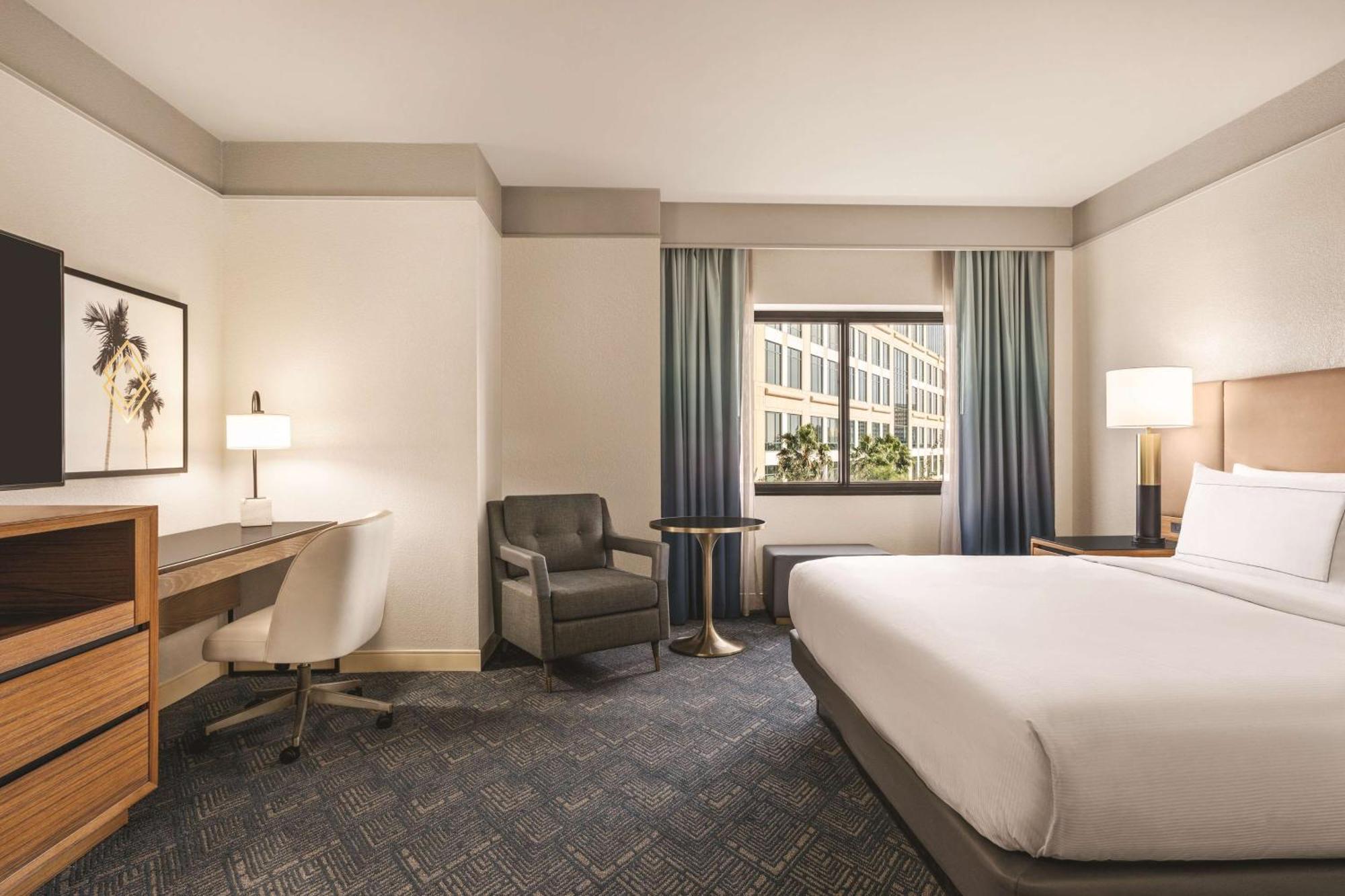 Doubletree By Hilton Tampa Rocky Point Waterfront Hotel Exterior foto
