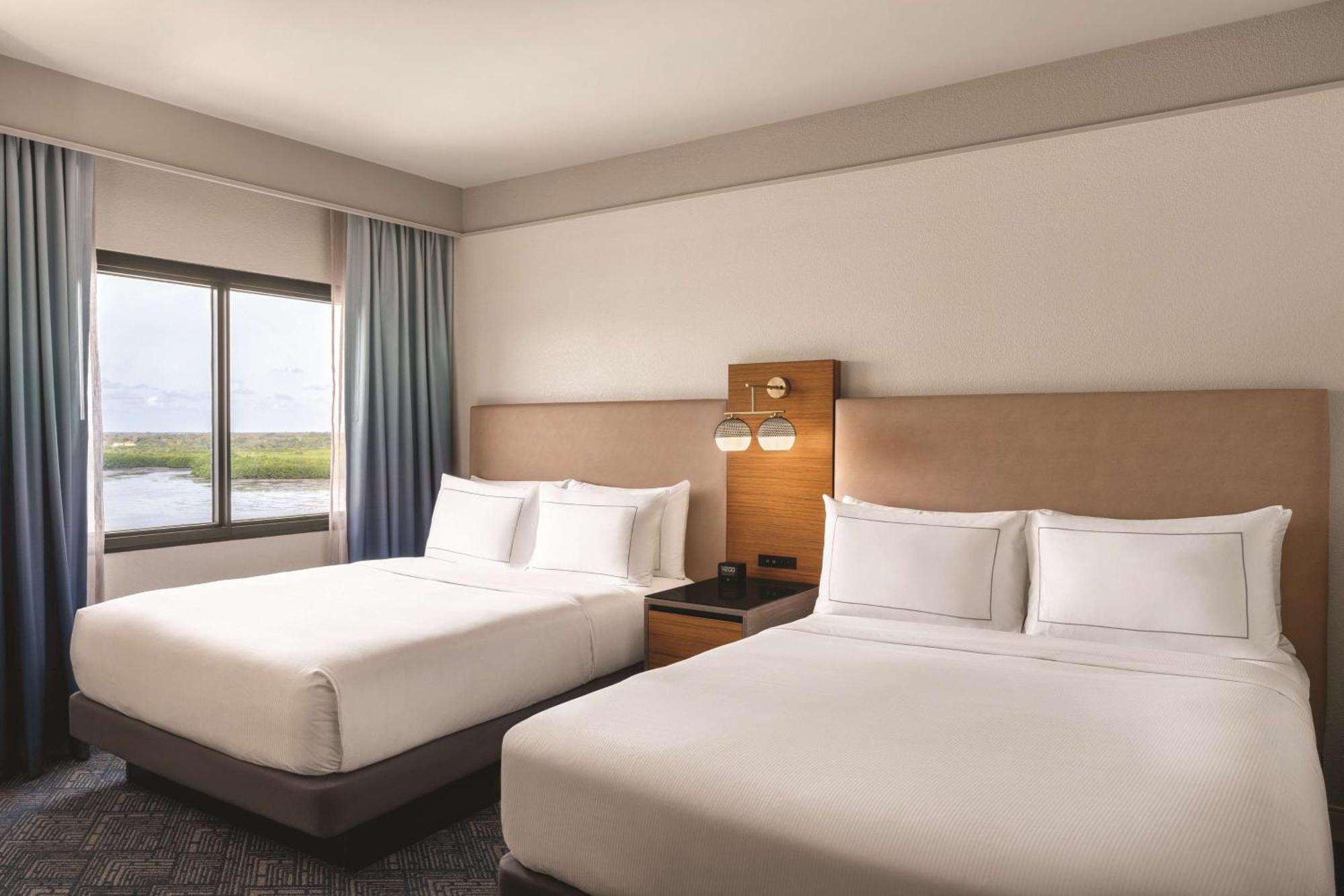 Doubletree By Hilton Tampa Rocky Point Waterfront Hotel Exterior foto