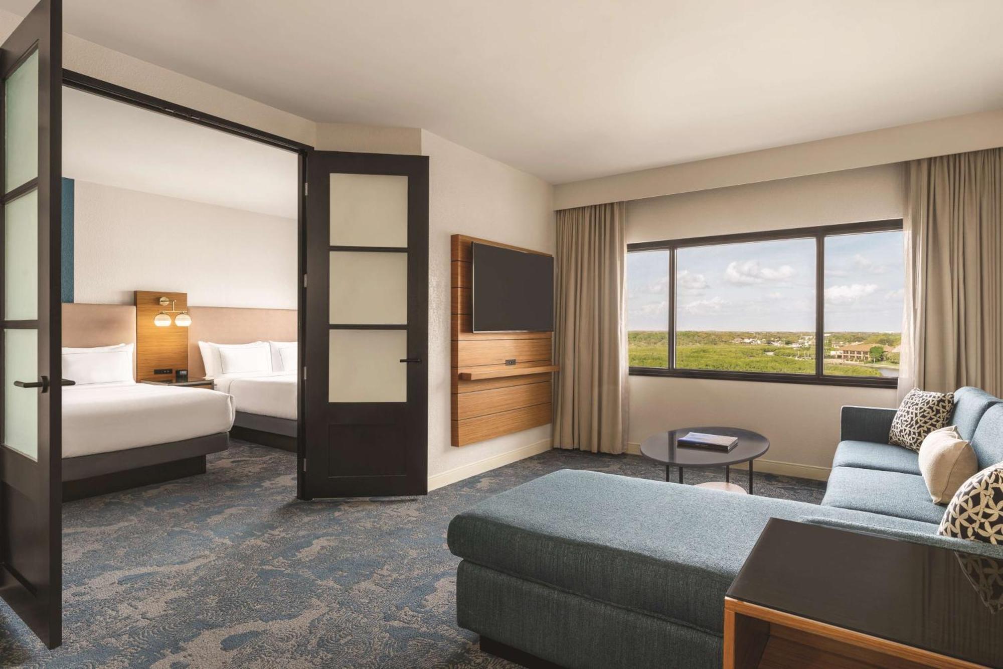 Doubletree By Hilton Tampa Rocky Point Waterfront Hotel Exterior foto