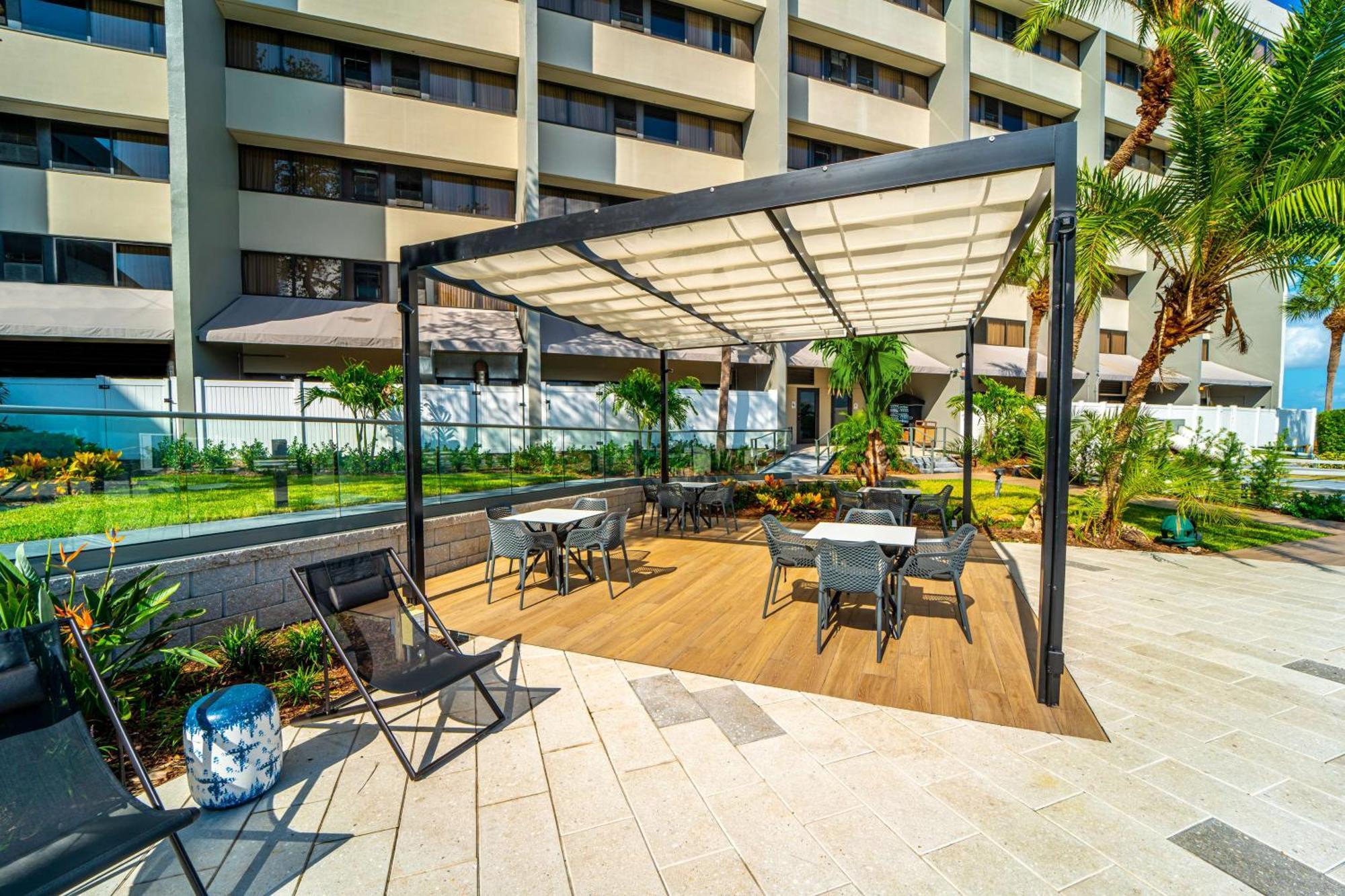 Doubletree By Hilton Tampa Rocky Point Waterfront Hotel Exterior foto