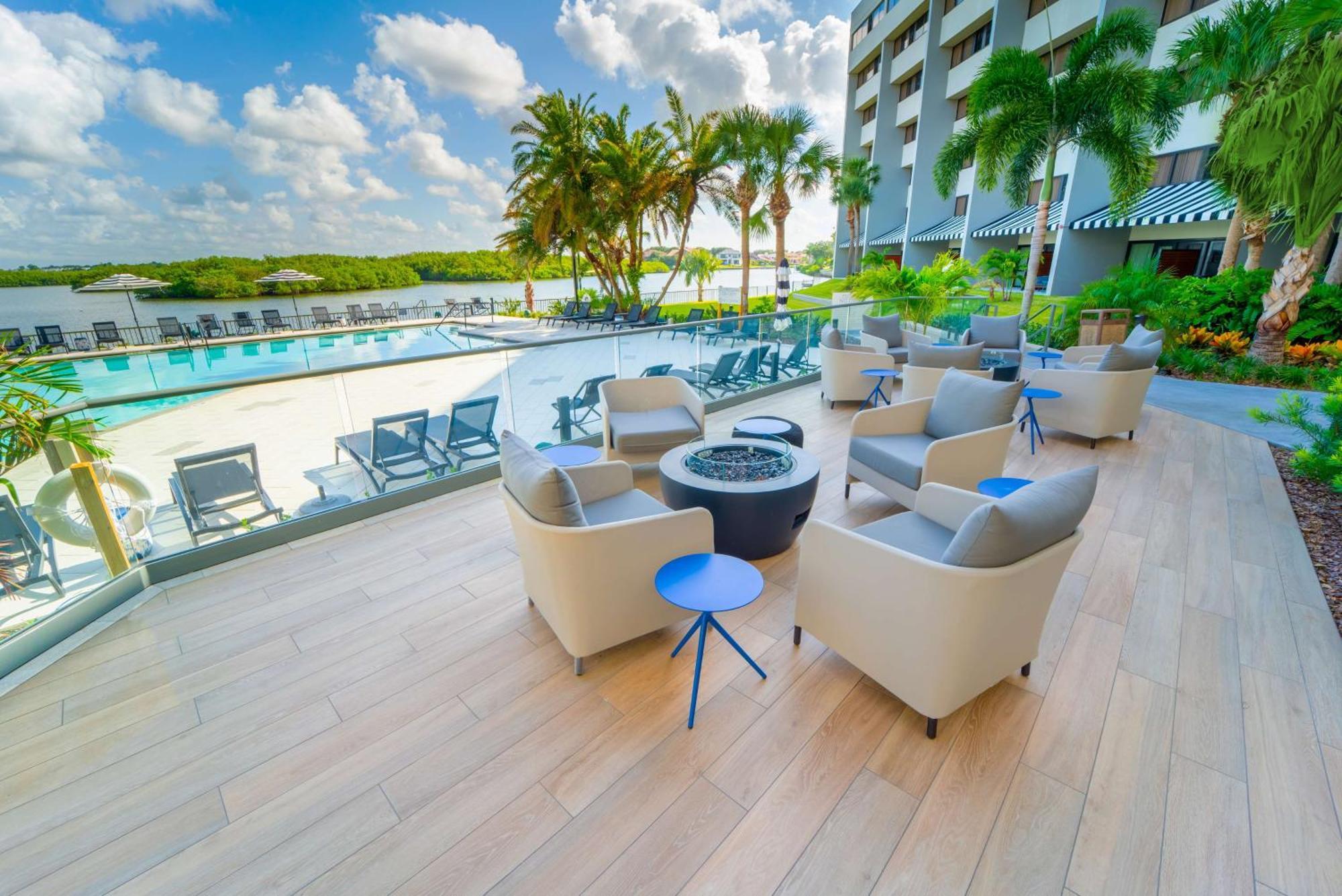 Doubletree By Hilton Tampa Rocky Point Waterfront Hotel Exterior foto