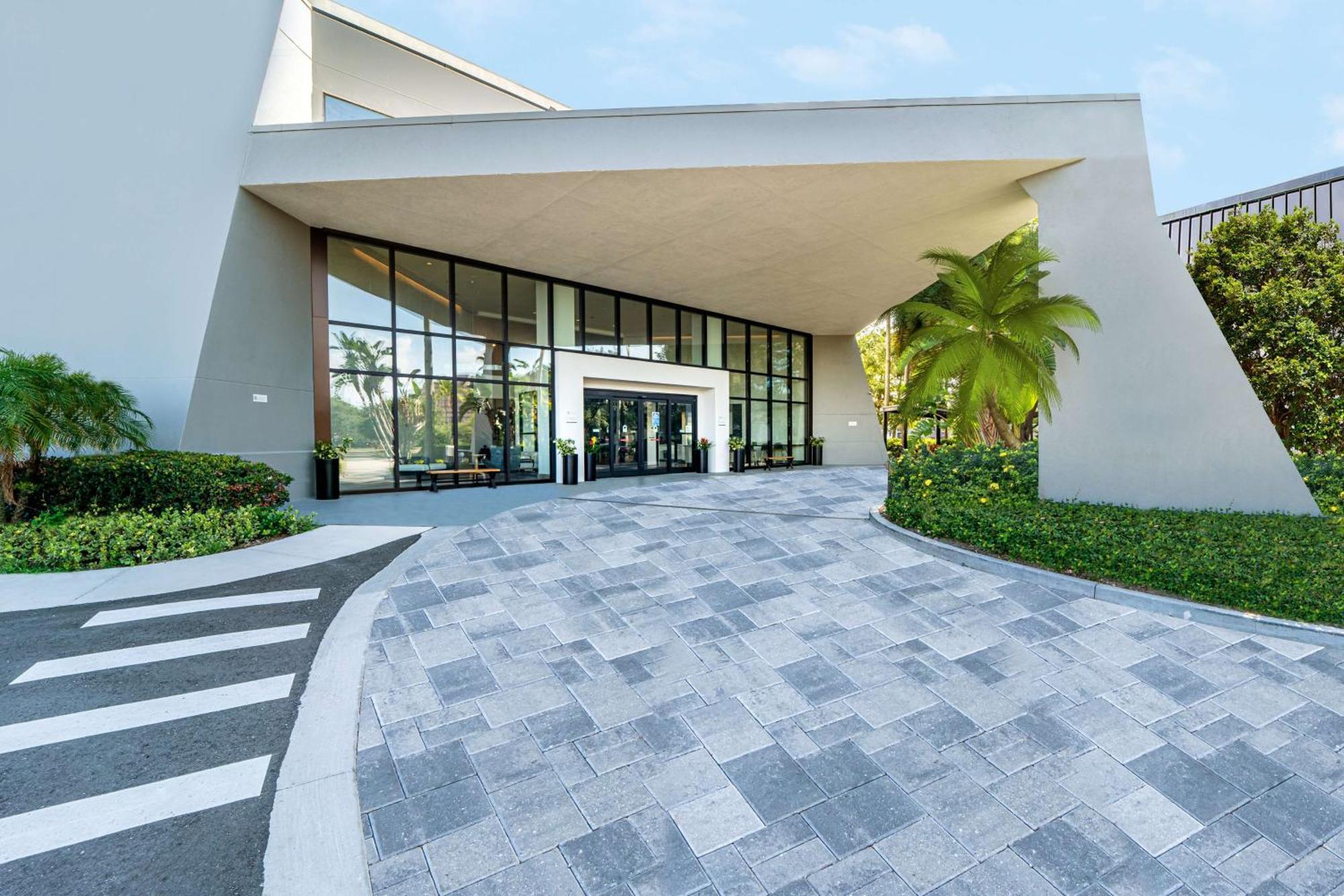 Doubletree By Hilton Tampa Rocky Point Waterfront Hotel Exterior foto